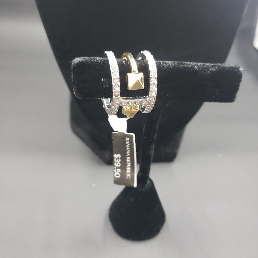 Banana Republic - Beautifully Designed Ring